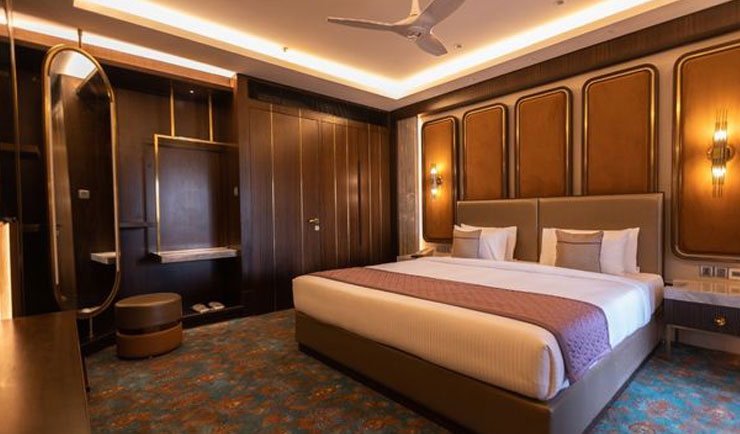 best room in Pune for stay at Corinthians Pune Resort & Club