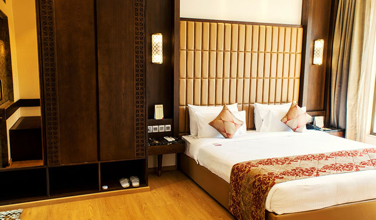 hotel room in Pune at Corinthians Pune Resort & Club